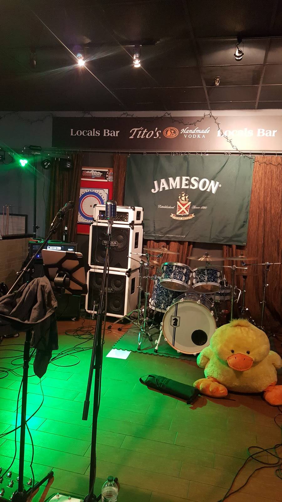 Locals Bar and Entertainment | restaurant | 300 Gordons Corner Rd, Manalapan Township, NJ 07726, USA | 7328517202 OR +1 732-851-7202