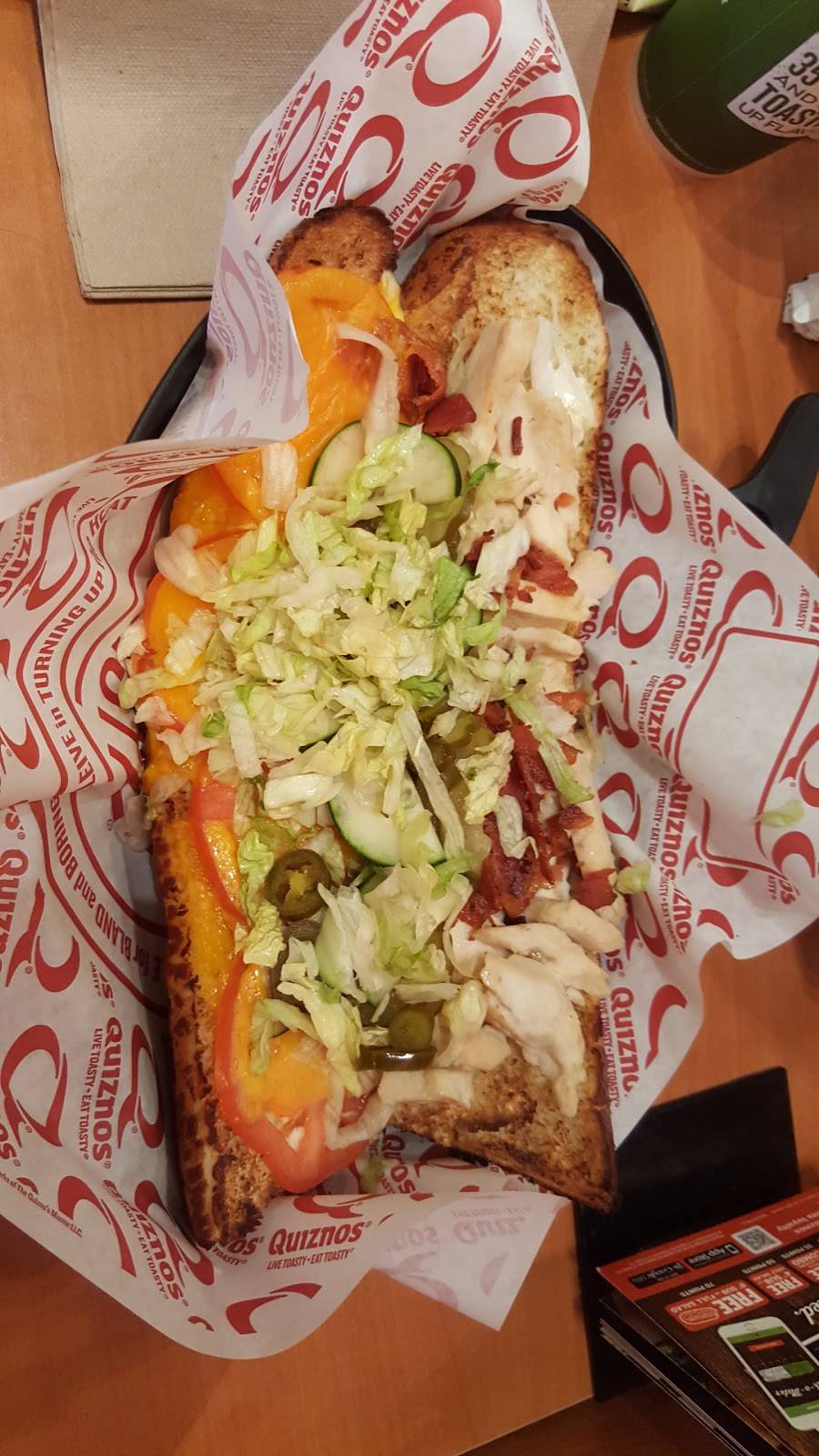 Quiznos | restaurant | 667 S Eastwood Dr, Woodstock, IL 60098, USA | 8152060843 OR +1 815-206-0843