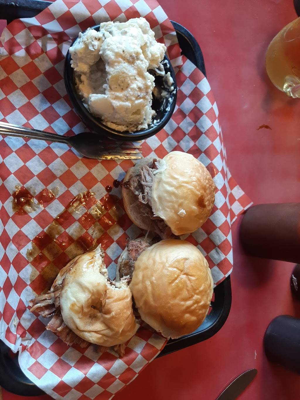 Hole in the Wall BBQ | restaurant | 3200 W 11th Ave, Eugene, OR 97402, USA | 5416837378 OR +1 541-683-7378