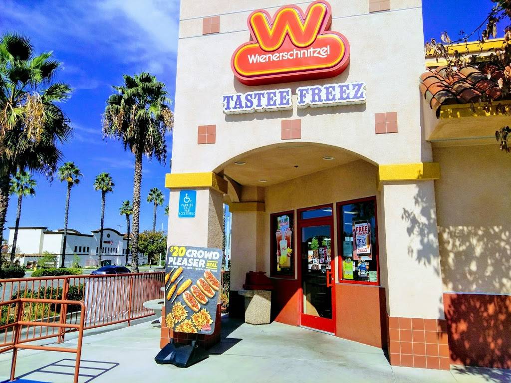 Wienerschnitzel | restaurant | 7460 Mission Grove Pkwy S, Riverside, CA 92508, USA | 9517802139 OR +1 951-780-2139