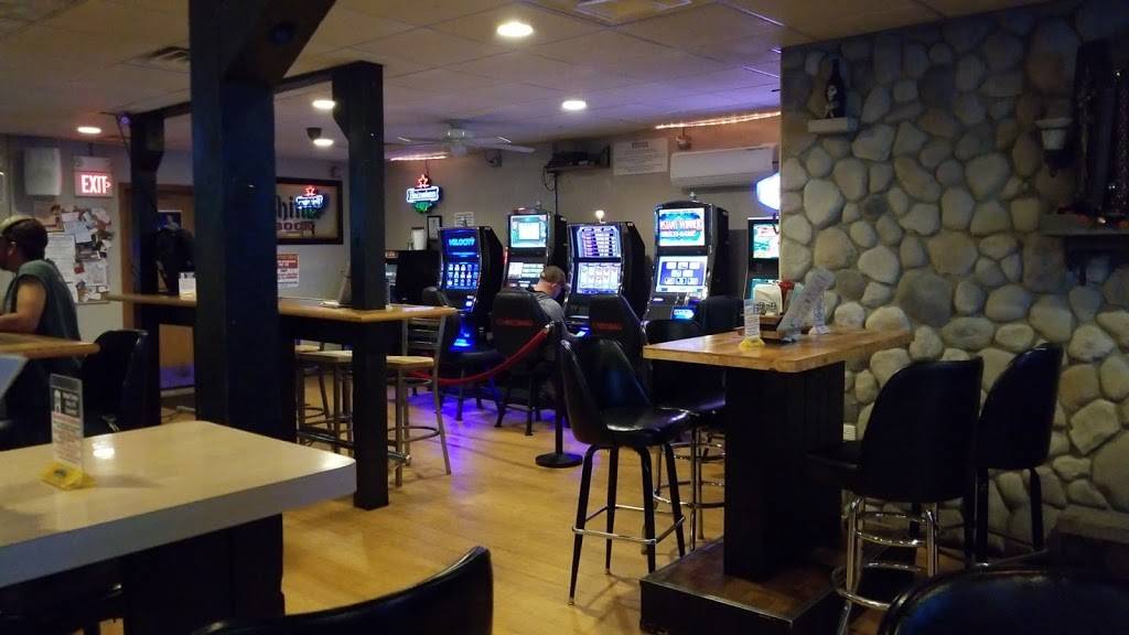 Tads on the Rock | restaurant | 10 E Riverside Blvd, Loves Park, IL 61111, USA | 8156543500 OR +1 815-654-3500