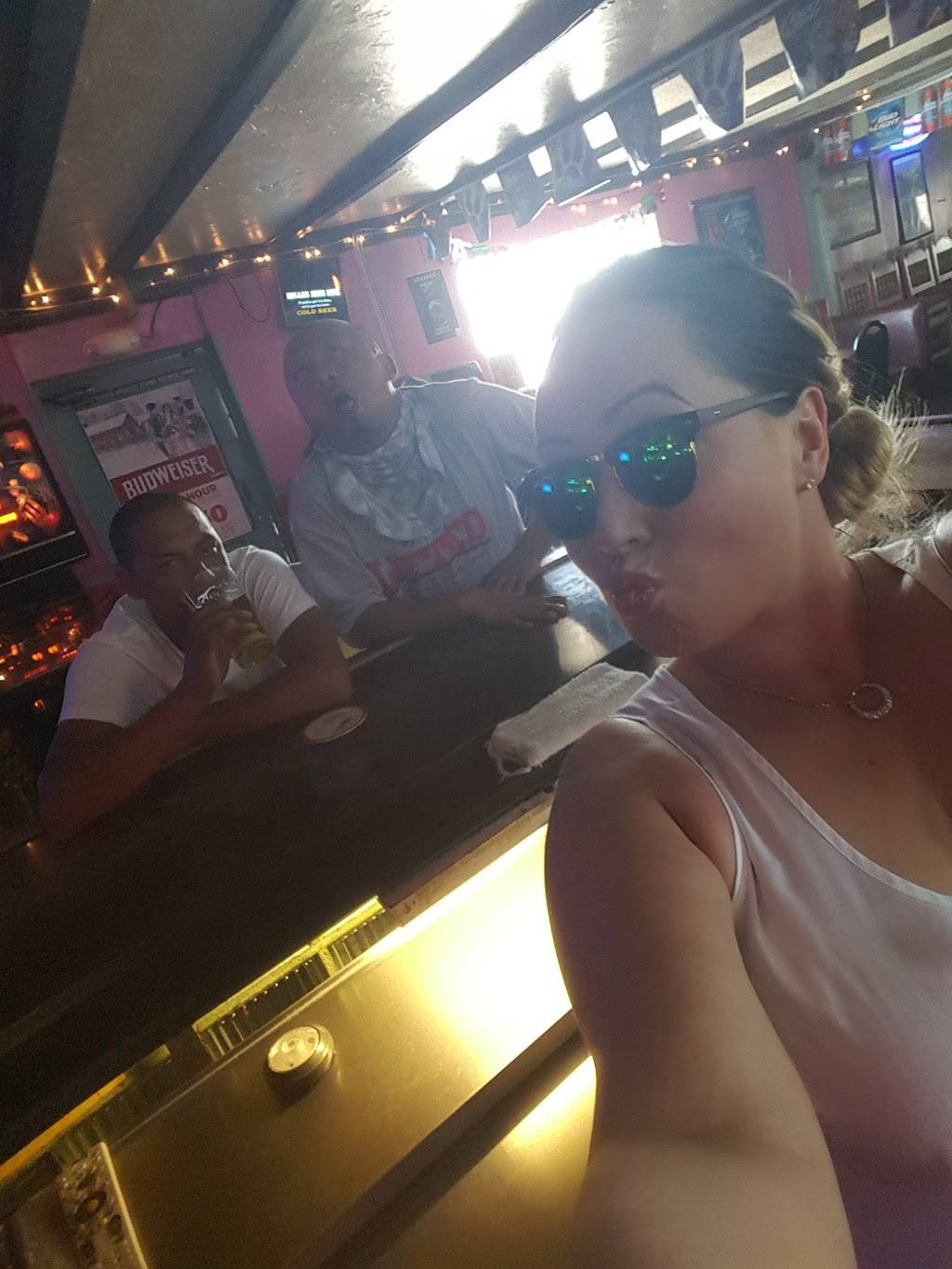 Runway Bar & Grill | restaurant | 2101 S Alvernon Way, Tucson, AZ 85711, USA | 5207906788 OR +1 520-790-6788