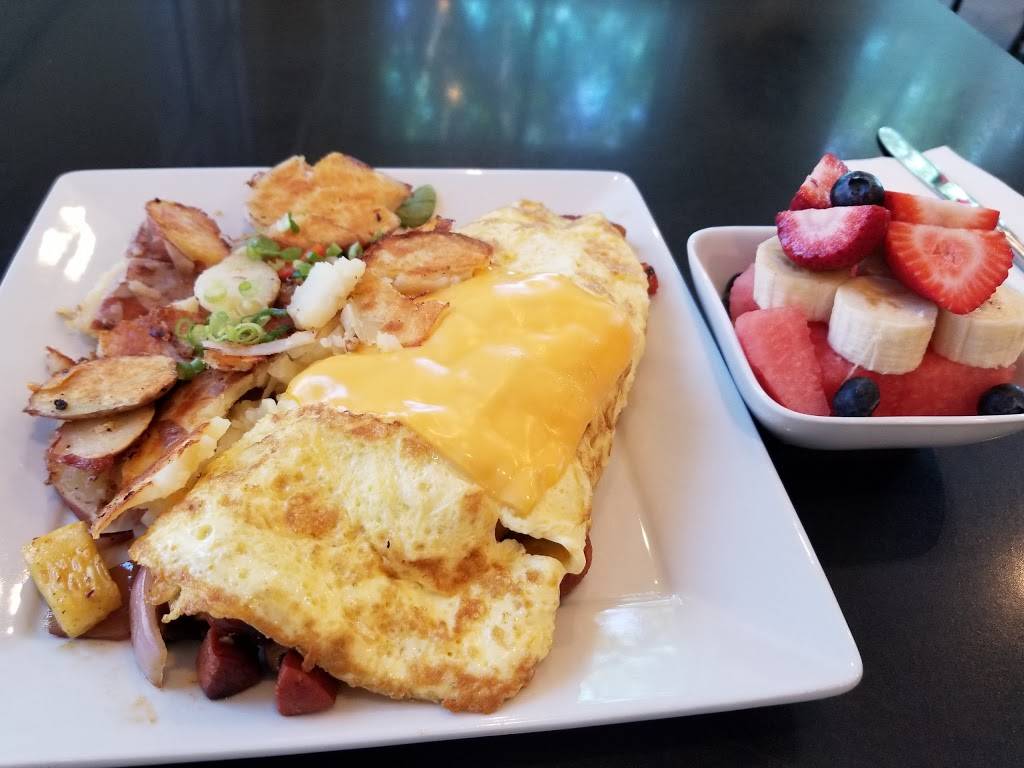 Chocos Diner | restaurant | 217 W Winton Ave, Hayward, CA 94544, USA | 5104703664 OR +1 510-470-3664