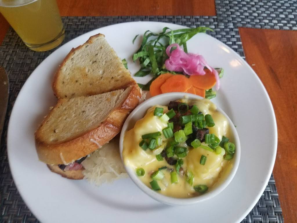 Winfields Pub LLC | restaurant | 1213 Ridge Rd, Buffalo, NY 14218, USA | 7168210700 OR +1 716-821-0700