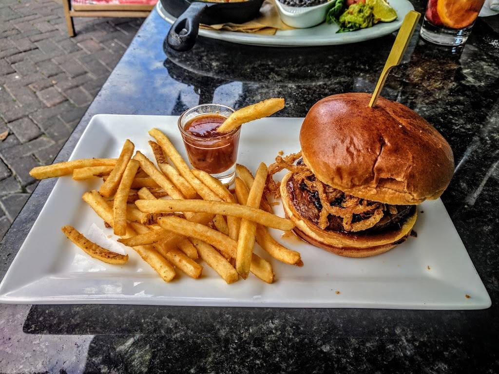 Bar Louie | night club | 320 23rd St S, Arlington, VA 22202, USA | 5713027420 OR +1 571-302-7420