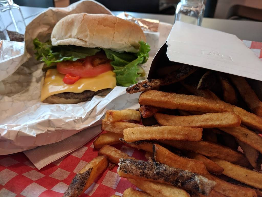 YummY Real Burger | restaurant | 13207 Lundys Ln, Niagara Falls, ON L2E 6S4, Canada | 9052276006 OR +1 905-227-6006
