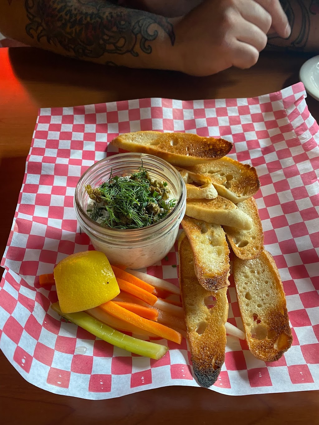 Howards Bar | restaurant | 302 Main St S, Stillwater, MN 55082, USA | 6514399902 OR +1 651-439-9902