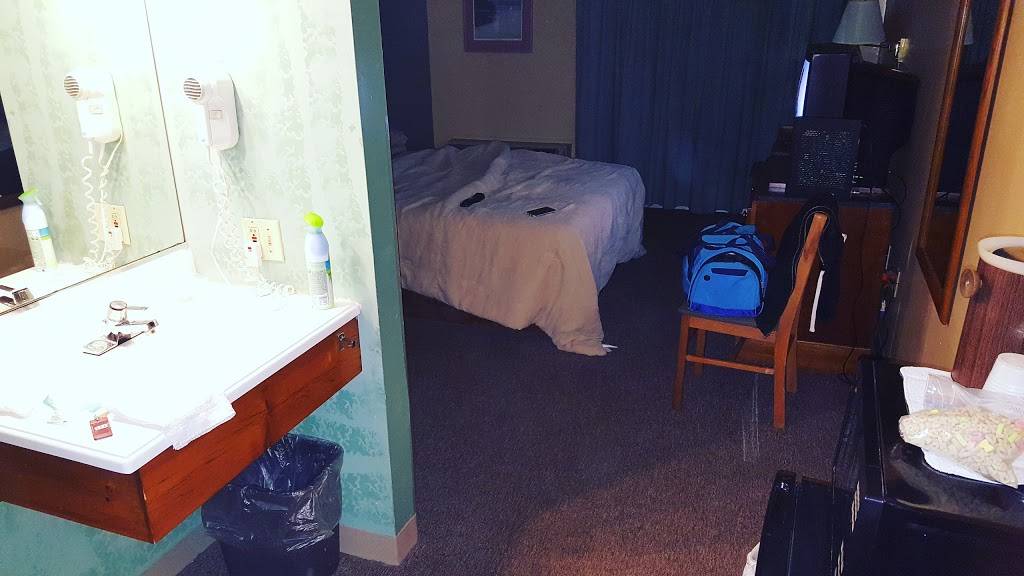 Greshams Chop House | restaurant | 2495 US-6, Hawley, PA 18428, USA | 5702261500 OR +1 570-226-1500