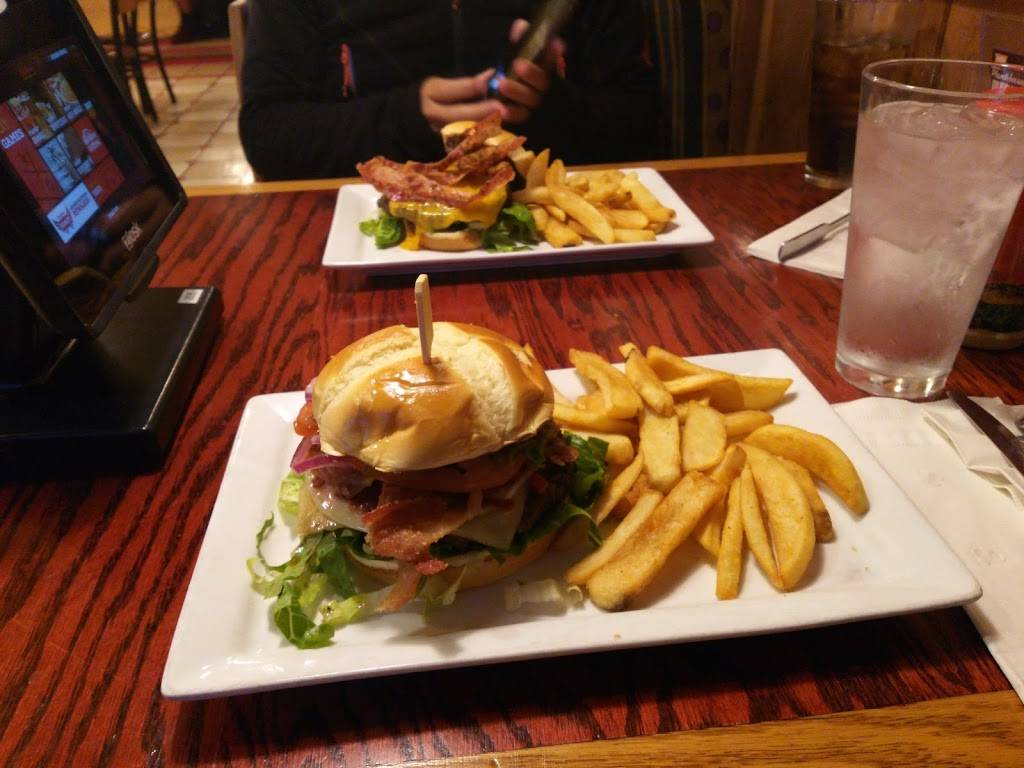 Red Robin Gourmet Burgers and Brews | restaurant | 401 E Dimond Blvd, Anchorage, AK 99515, USA | 9075224321 OR +1 907-522-4321