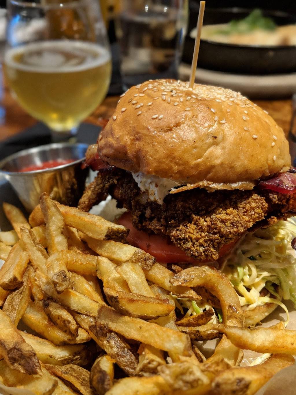 The Broadway | restaurant | 726 E Broadway, Boston, MA 02127, USA | 6173076480 OR +1 617-307-6480