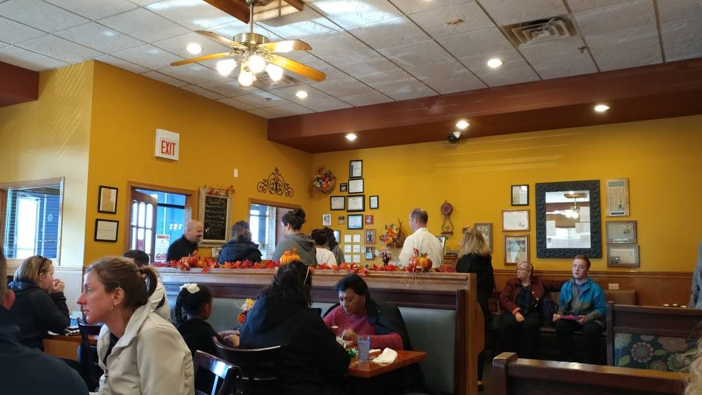 Blueberry Hill Pancake House | restaurant | 405 N Eola Rd, Aurora, IL 60502, USA | 6304991500 OR +1 630-499-1500