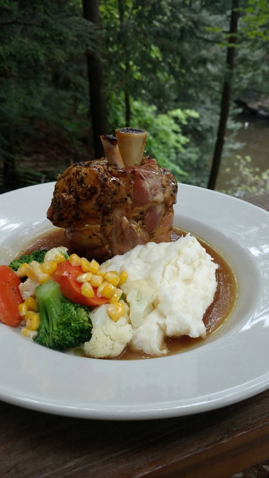 The Port Restaurant and Lounge | restaurant | 413 S Burritt Ave, Lake Delton, WI 53940, USA | 6082530150 OR +1 608-253-0150