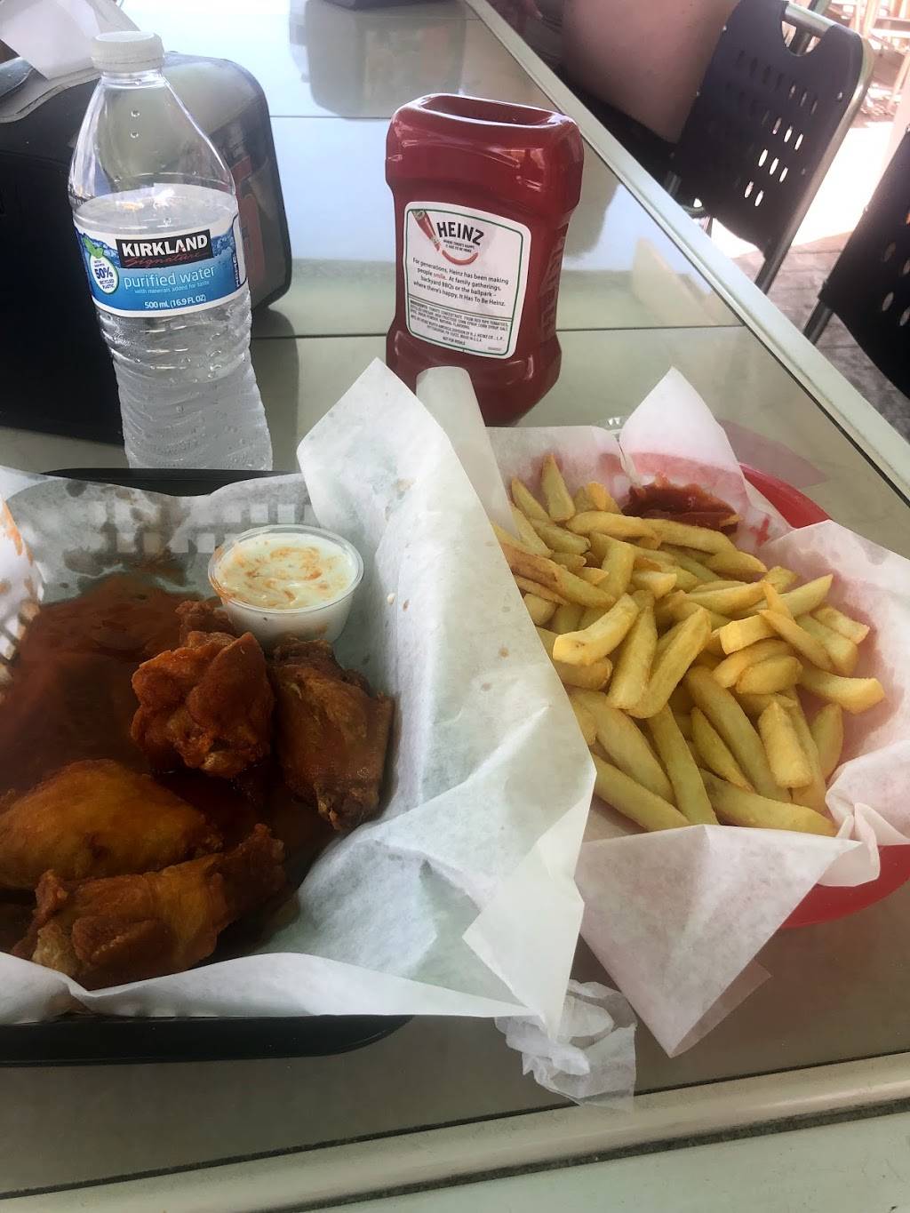 Wicked Wings Beach Bar and Grill | restaurant | 61 Avenue C, Fort Myers Beach, FL 33931, USA | 2397659647 OR +1 239-765-9647