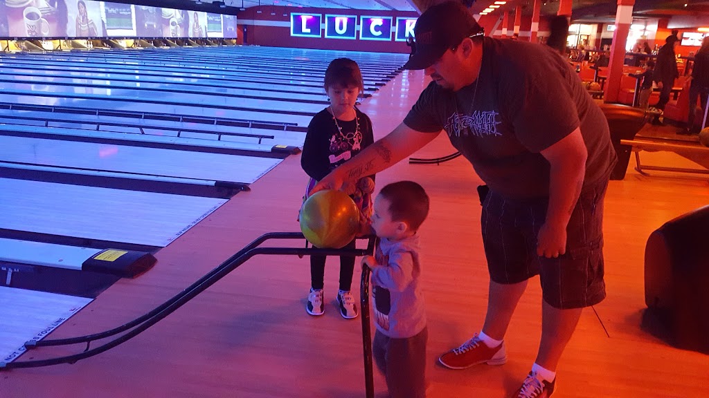 Bowlero Visalia | restaurant | 1740 W Caldwell Ave, Visalia, CA 93277, USA | 5596252100 OR +1 559-625-2100