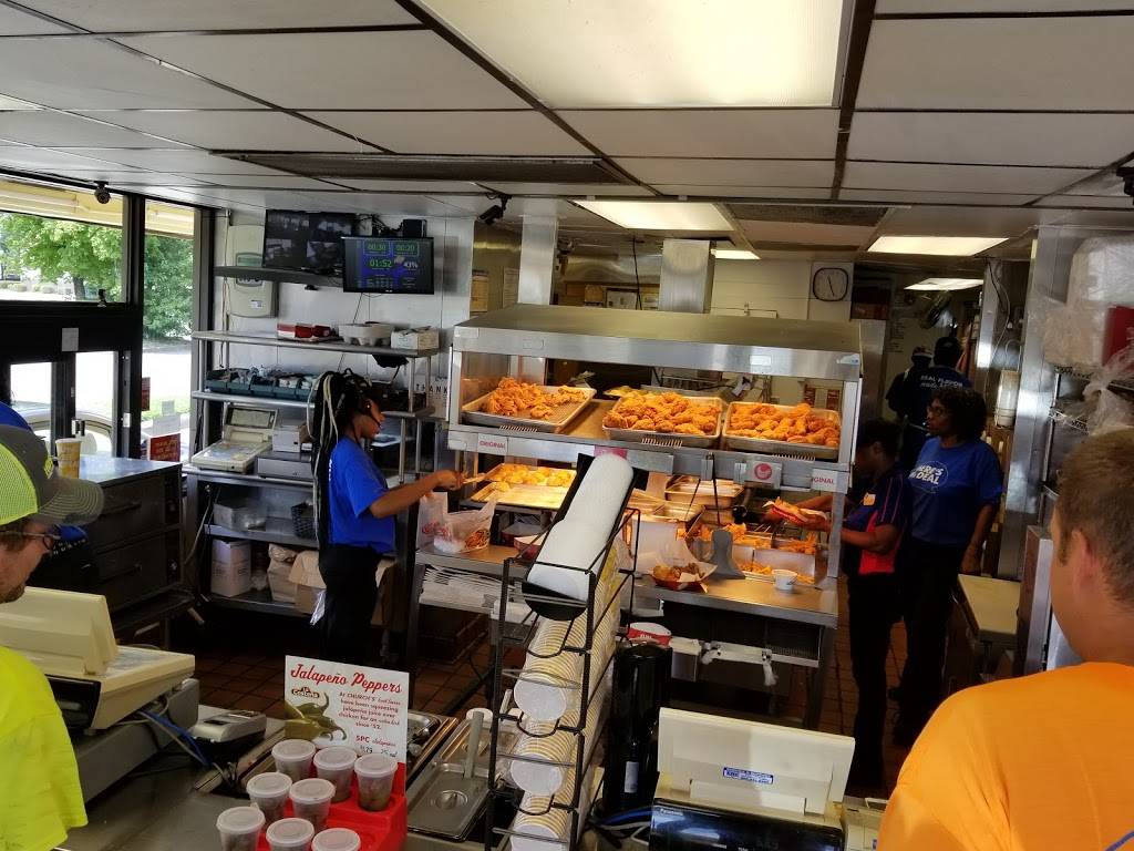 Churchs Chicken | restaurant | 350 Effingham St, Portsmouth, VA 23704, USA | 7573978852 OR +1 757-397-8852