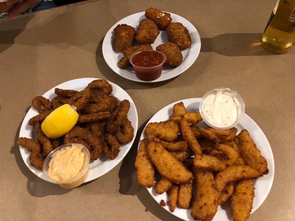 Duffs Famous Wings | restaurant | 1604 Bayview Ave, Toronto, ON M4G 3B7, Canada | 4165440100 OR +1 416-544-0100