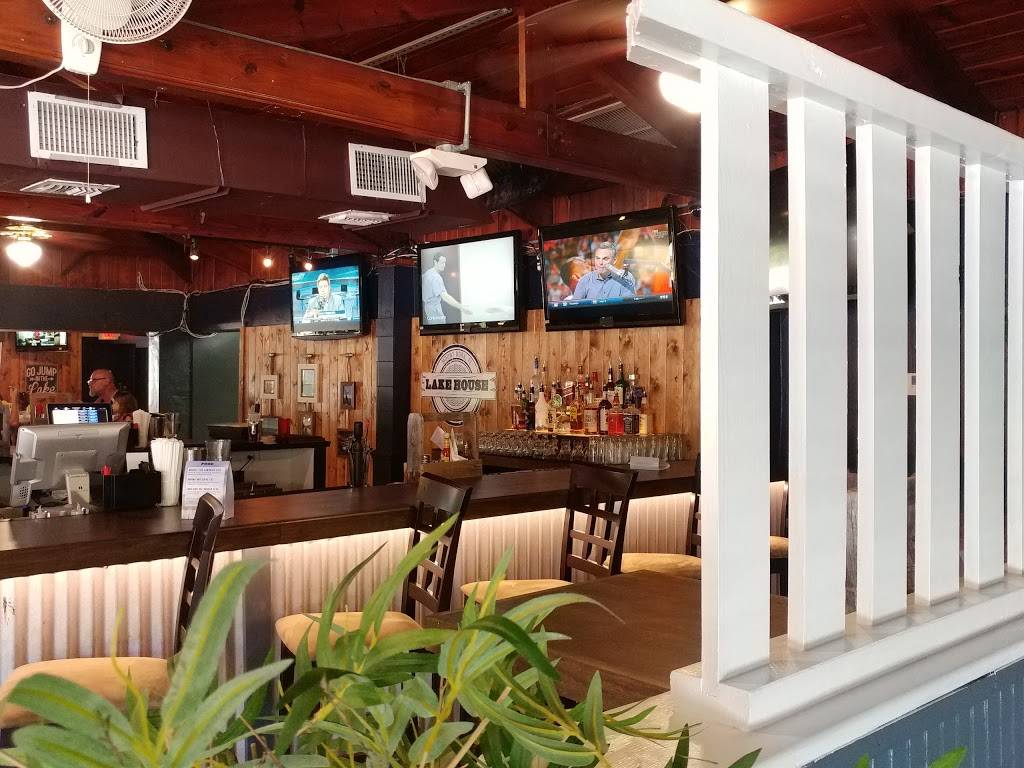 Lake House Bar & Grill | restaurant | 315 N Highland St, Mt Dora, FL 32757, USA | 3527357433 OR +1 352-735-7433