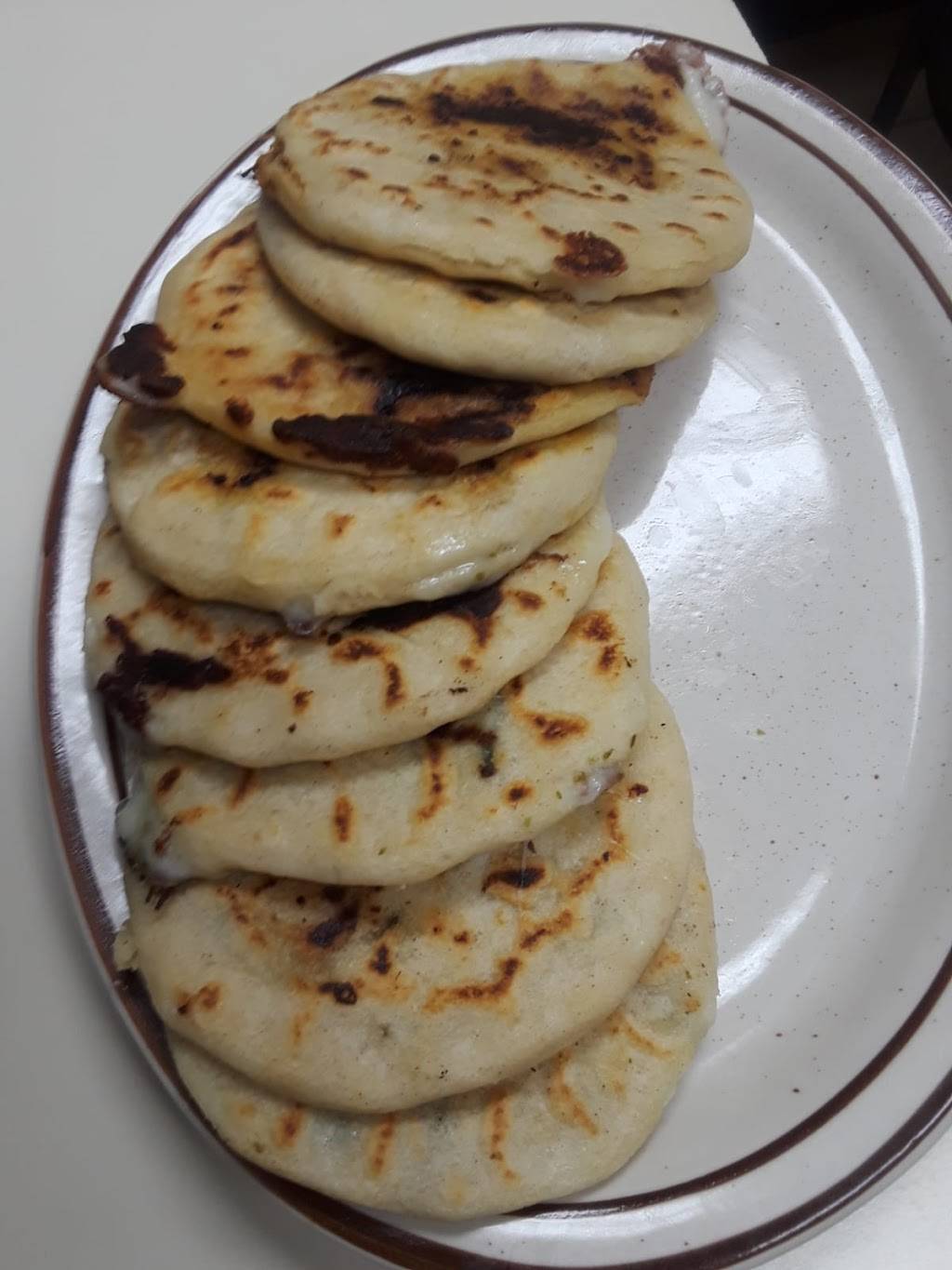 La Bendicion Pupuseria y Restaurant | restaurant | 89 2nd St Suite 2, Coralville, IA 52241, USA | 3195691091 OR +1 319-569-1091