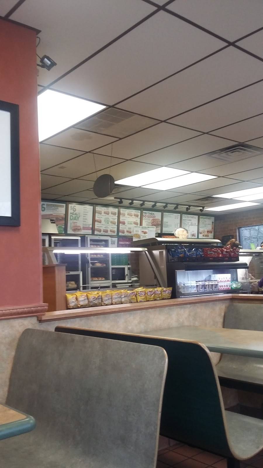 Subway | restaurant | 240 Linn St, Baraboo, WI 53913, USA | 6083560166 OR +1 608-356-0166