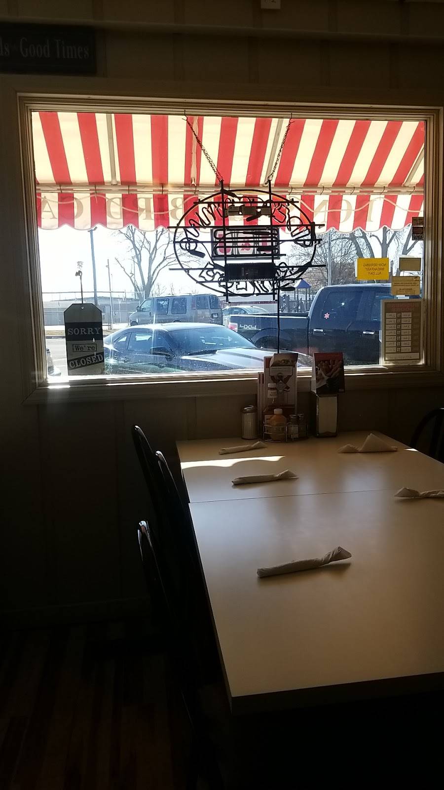 Rons Red Bird Cafe | restaurant | 112 W Center St, Girard, IL 62640, USA | 2176272045 OR +1 217-627-2045