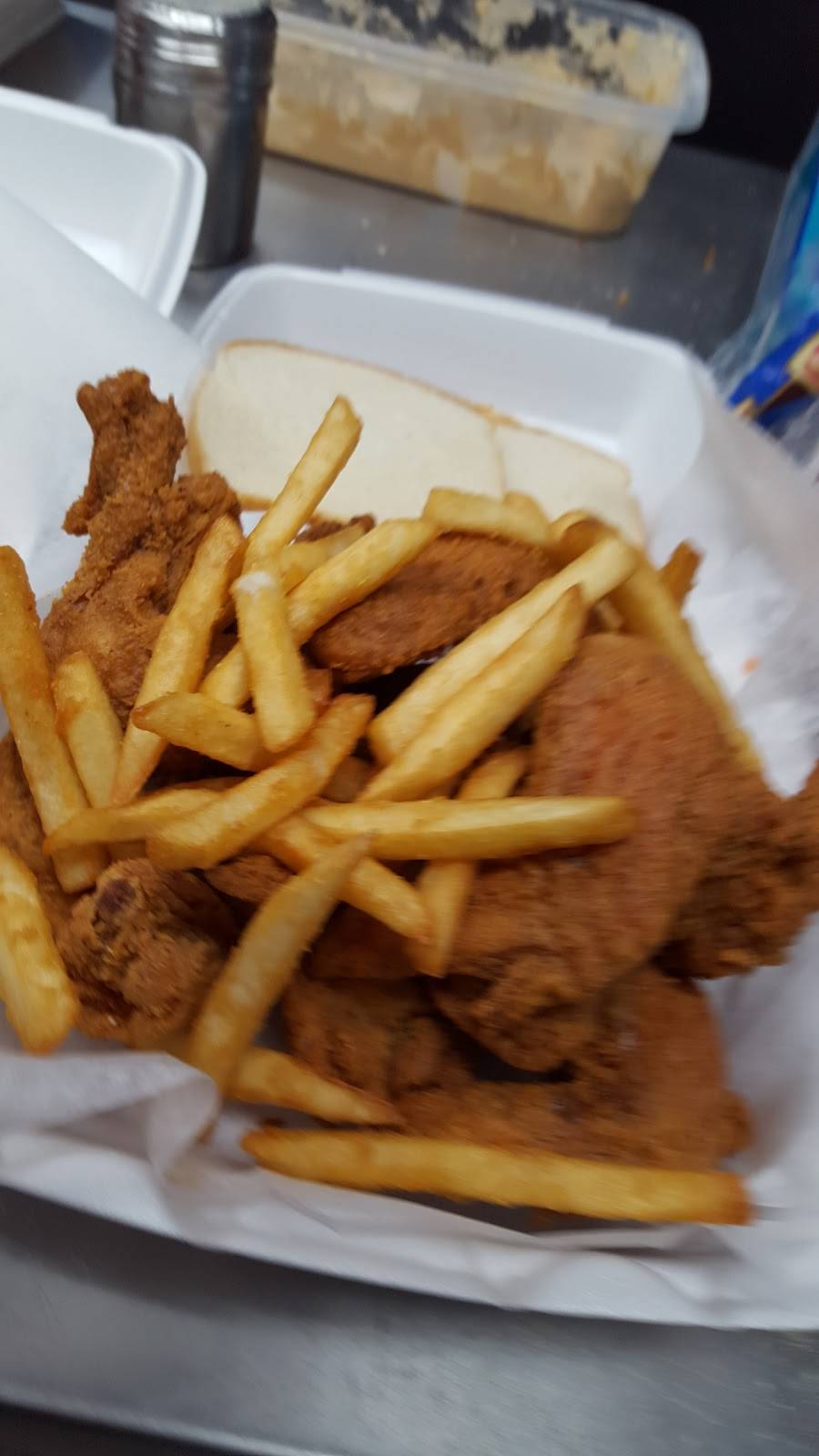 Blue Sharks | restaurant | 5149 Sauk Trail, Richton Park, IL 60471, USA | 7087477662 OR +1 708-747-7662