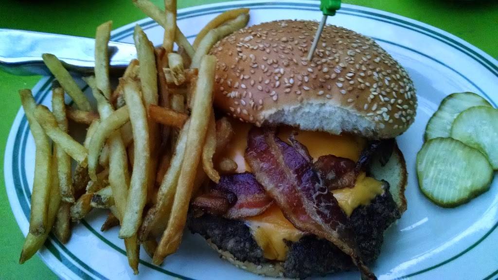 Luckys 13 Pub | restaurant | 1352 Sibley Memorial Hwy, Mendota, MN 55150, USA | 6514521311 OR +1 651-452-1311