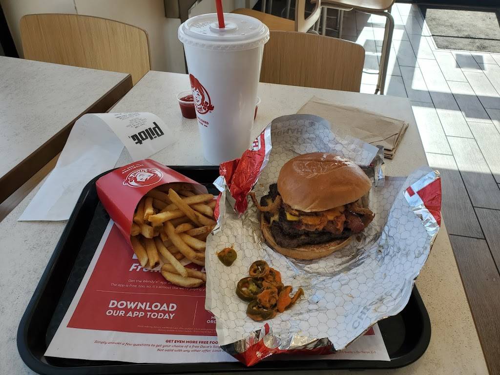 Wendys | restaurant | 11053 Riverside Dr, Riverside, CA 92509, USA | 9516811041 OR +1 951-681-1041