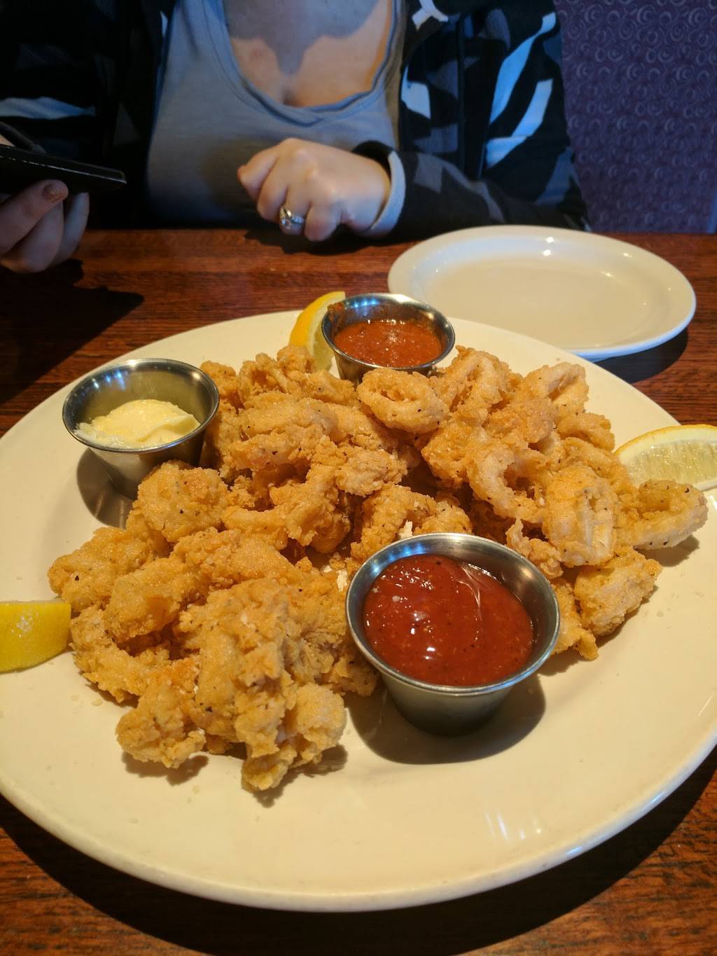 Lucky Brewgrille | cafe | 5401 Johnson Dr, Mission, KS 66205, USA | 9134038571 OR +1 913-403-8571