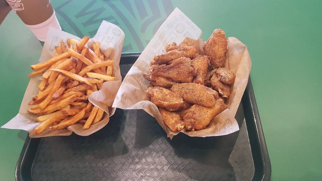 Wingstop | restaurant | 5131 S John Young Pkwy, Orlando, FL 32839, USA | 4072030444 OR +1 407-203-0444