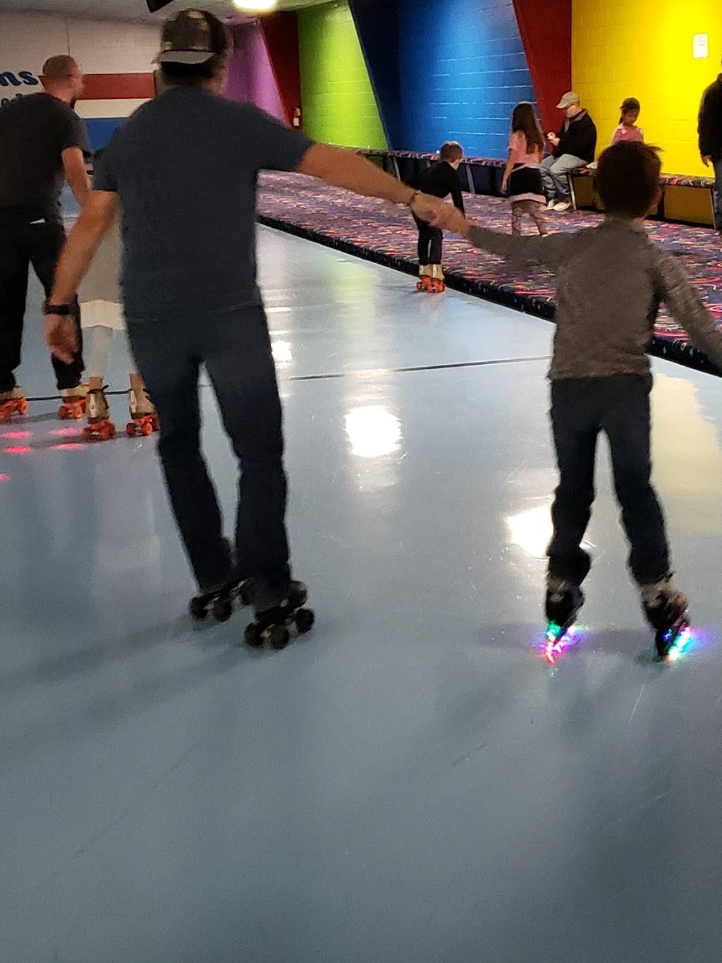 Athens Skate Inn | meal takeaway | 295 Commerce Blvd, Athens, GA 30606, USA | 7063533113 OR +1 706-353-3113