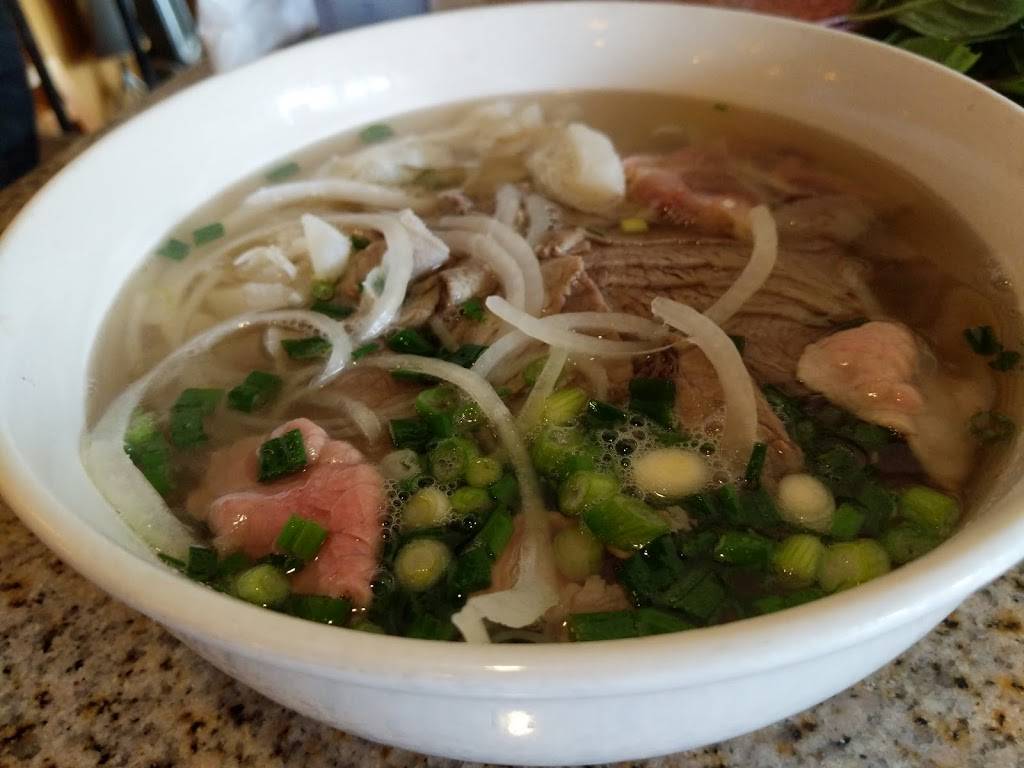 Pho Lee | restaurant | 6860 S Clinton St, Greenwood Village, CO 80112, USA | 3037907107 OR +1 303-790-7107