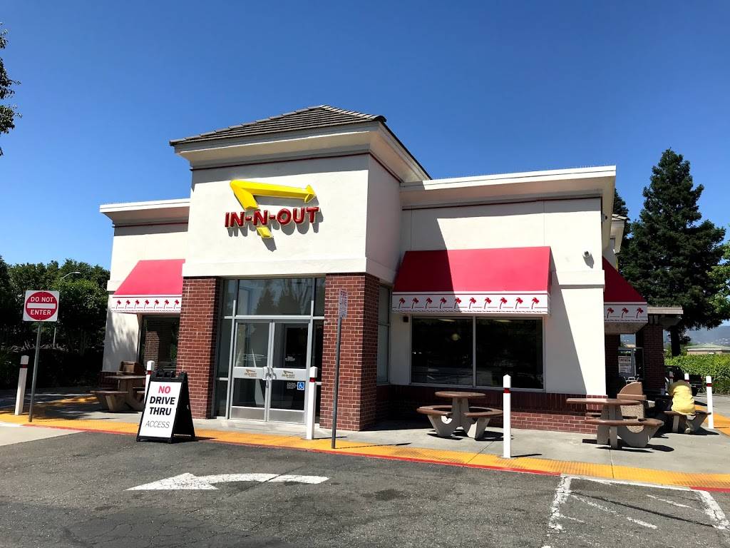 In-N-Out Burger | restaurant | 170 Nut Tree Pkwy, Vacaville, CA 95687, USA | 8007861000 OR +1 800-786-1000