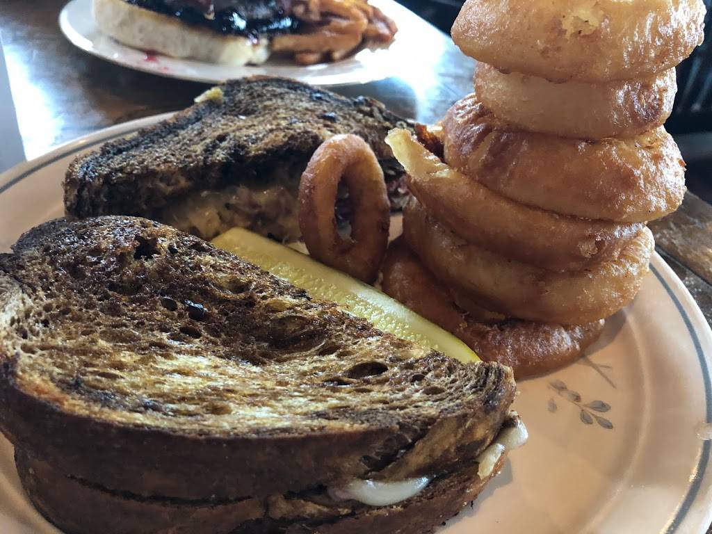 Mulligans | restaurant | 1364 Union University Dr, Jackson, TN 38305, USA | 7316606595 OR +1 731-660-6595