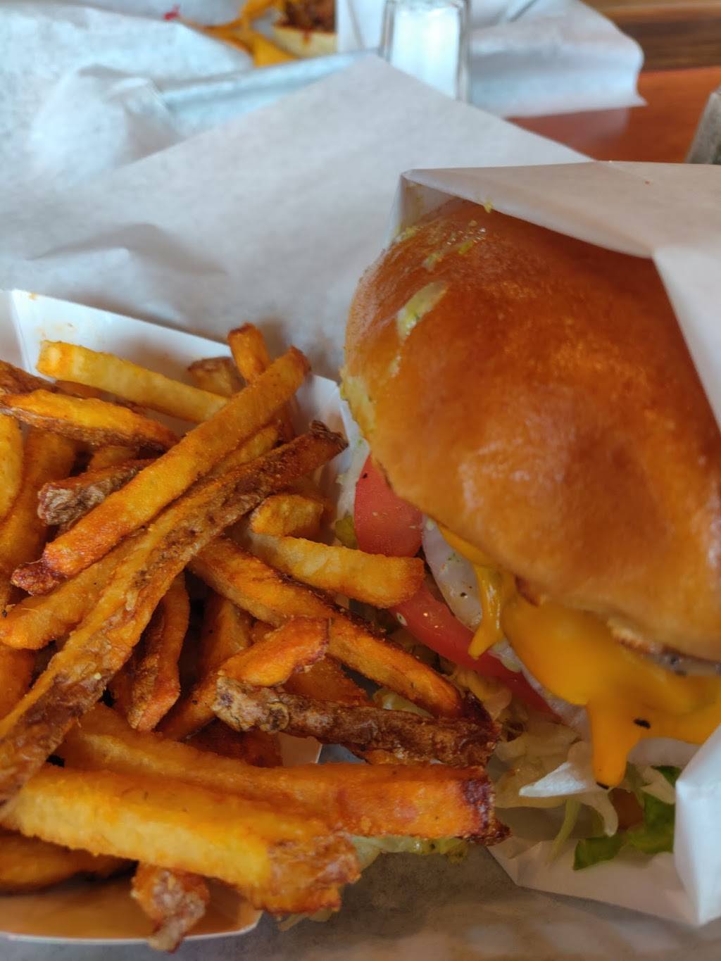 Ernies Burgers | restaurant | 6410 N Durango Dr #110, Las Vegas, NV 89149, USA | 7028404959 OR +1 702-840-4959