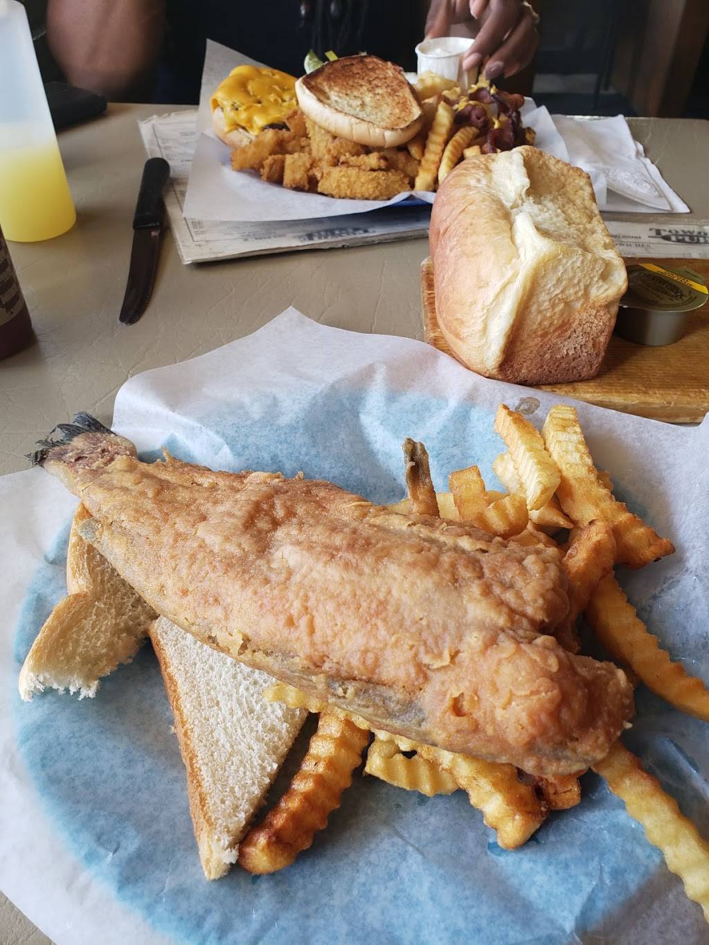 Towne Pub | restaurant | 1001 Ottawa St, Leavenworth, KS 66048, USA | 9136825456 OR +1 913-682-5456