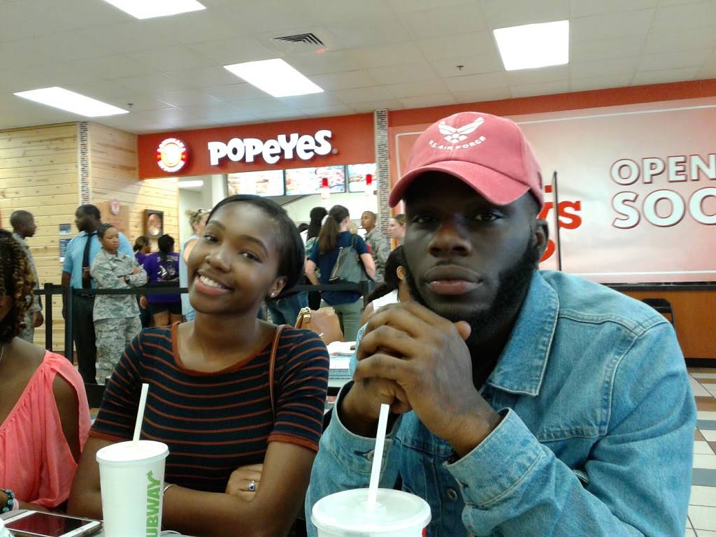 Popeyes Chicken & Biscuits | restaurant | 1451 Stewart # 7025, San Antonio, TX 78236, USA | 2106709136 OR +1 210-670-9136