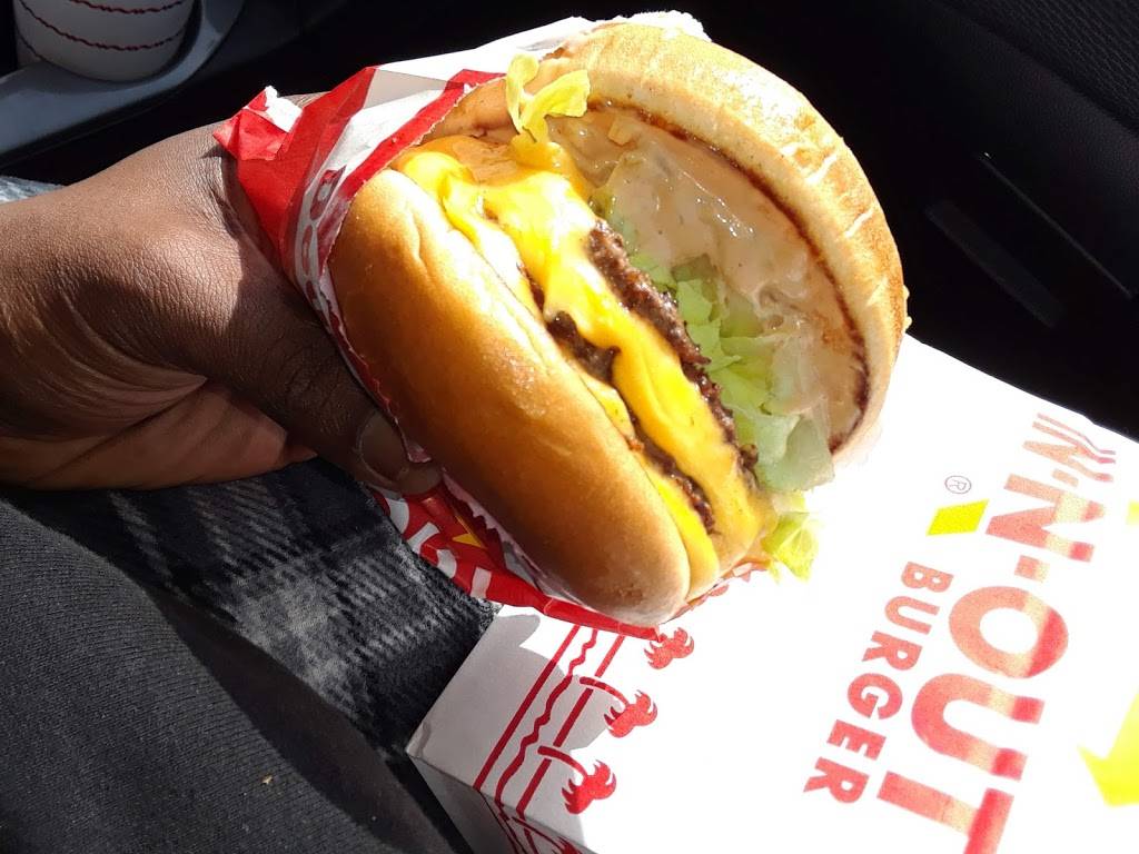 In-N-Out Burger | restaurant | 575 W Clover Rd, Tracy, CA 95376, USA | 8007861000 OR +1 800-786-1000