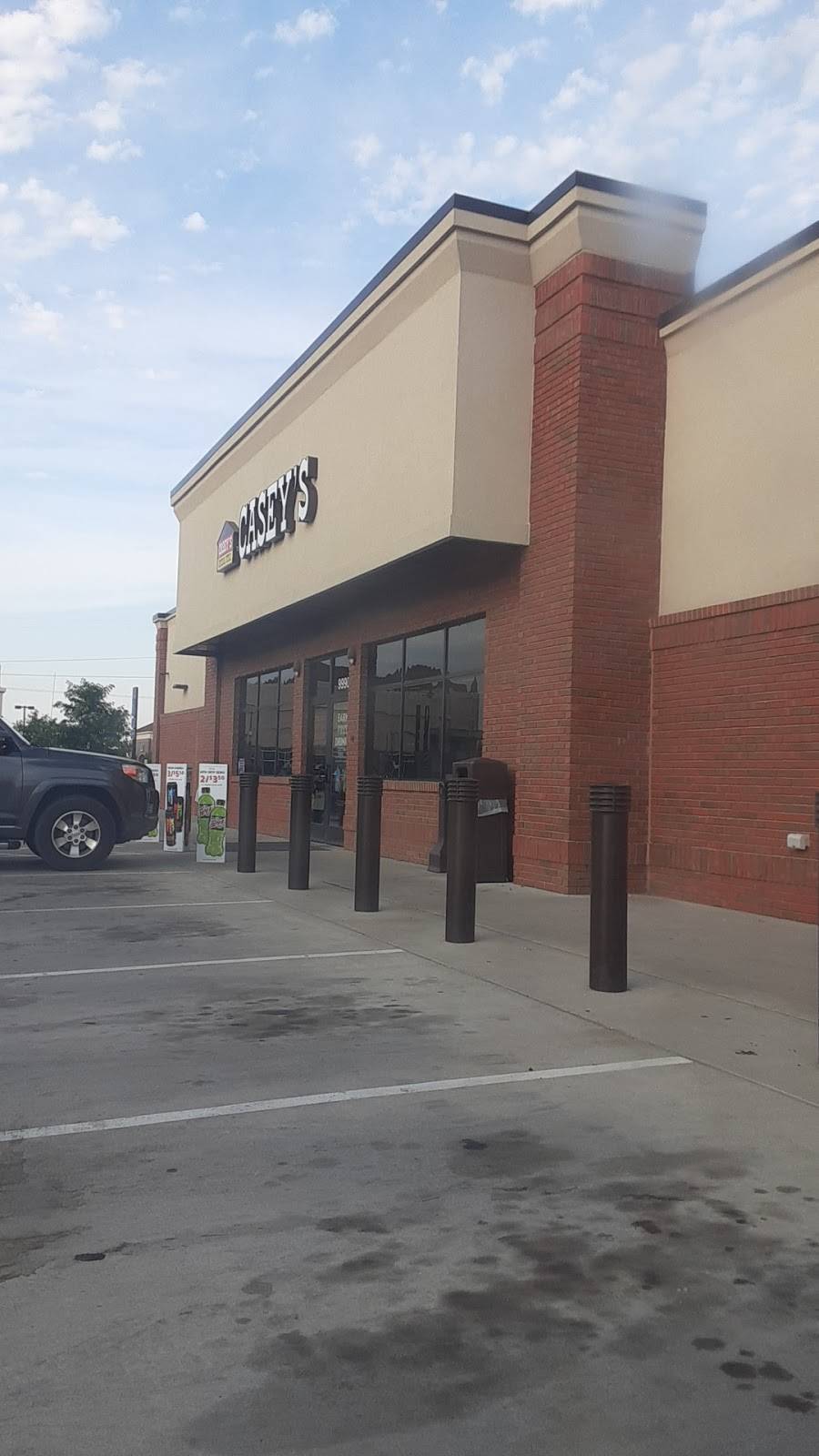 Caseys | meal takeaway | 9990 Woodland Rd, Lenexa, KS 66220, USA | 9133241571 OR +1 913-324-1571