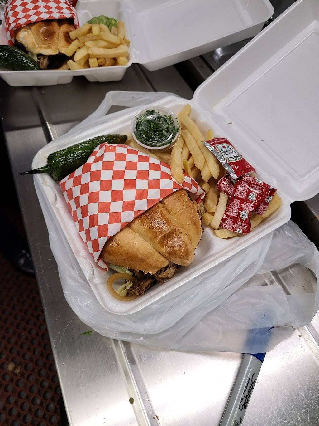 Los Corajudos Del Gordo Burritos Y Desayunos | meal delivery | 1201 Bob Hope Dr, El Paso, TX 79936, USA | 9152709250 OR +1 915-270-9250