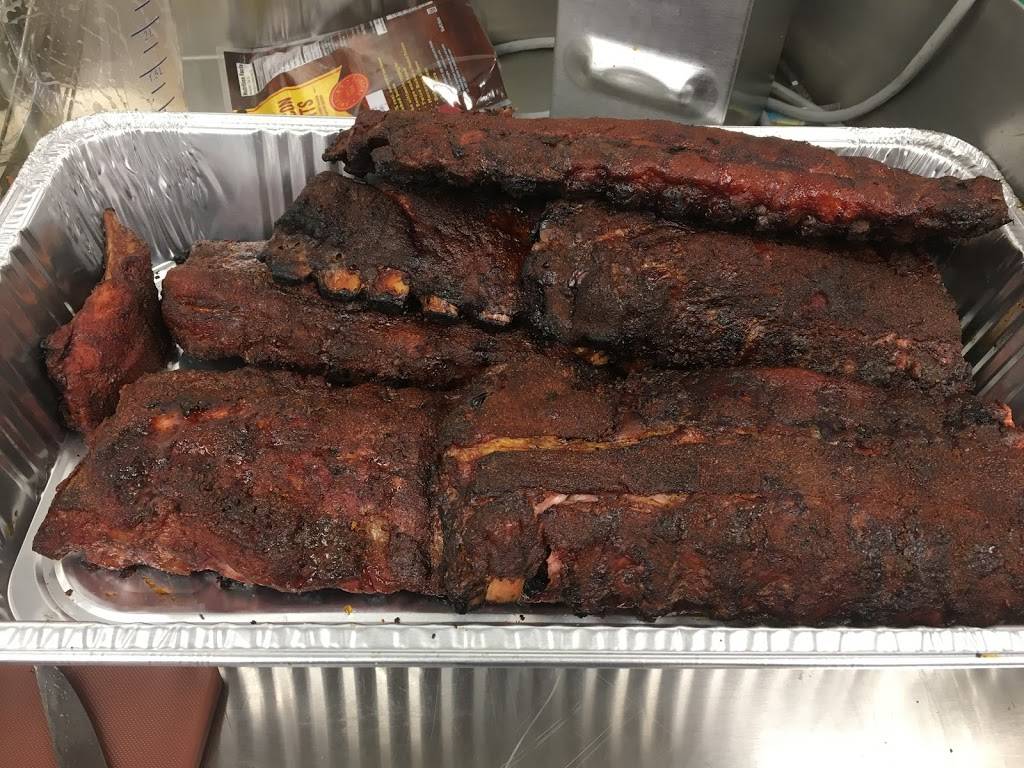 Outlaw Smokehouse | restaurant | 215 West E Front St, Napoleon, OH 43545, USA | 4195920405 OR +1 419-592-0405