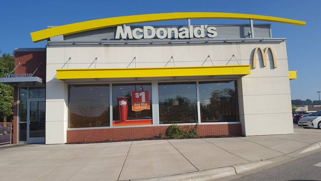 McDonalds | cafe | 1212 Egg Harbor Rd, Sturgeon Bay, WI 54235, USA | 9207432622 OR +1 920-743-2622