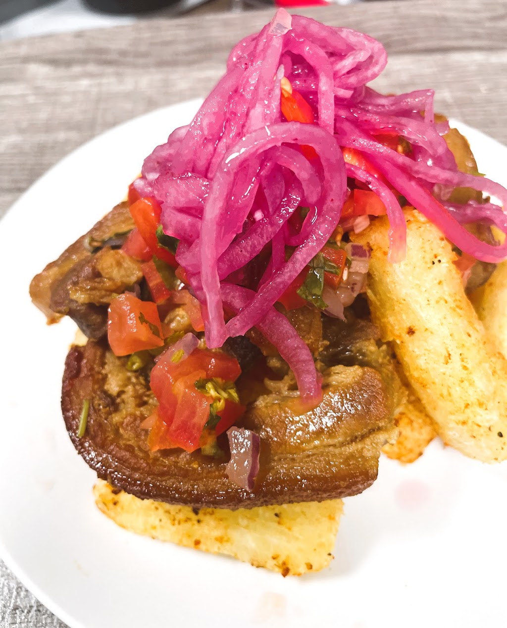 Tacontento | restaurant | 3915 Carnegie Ave, Cleveland, OH 44115, USA | 4403054000 OR +1 440-305-4000