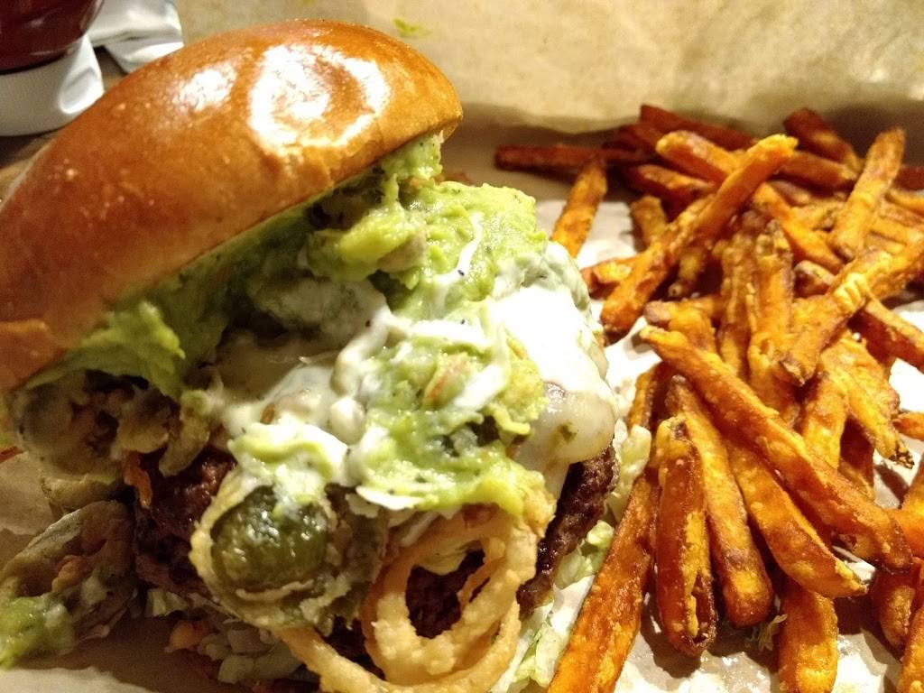 Craft Burgers & Beer | restaurant | 342 East Ave, Pawtucket, RI 02860, USA | 4017235600 OR +1 401-723-5600