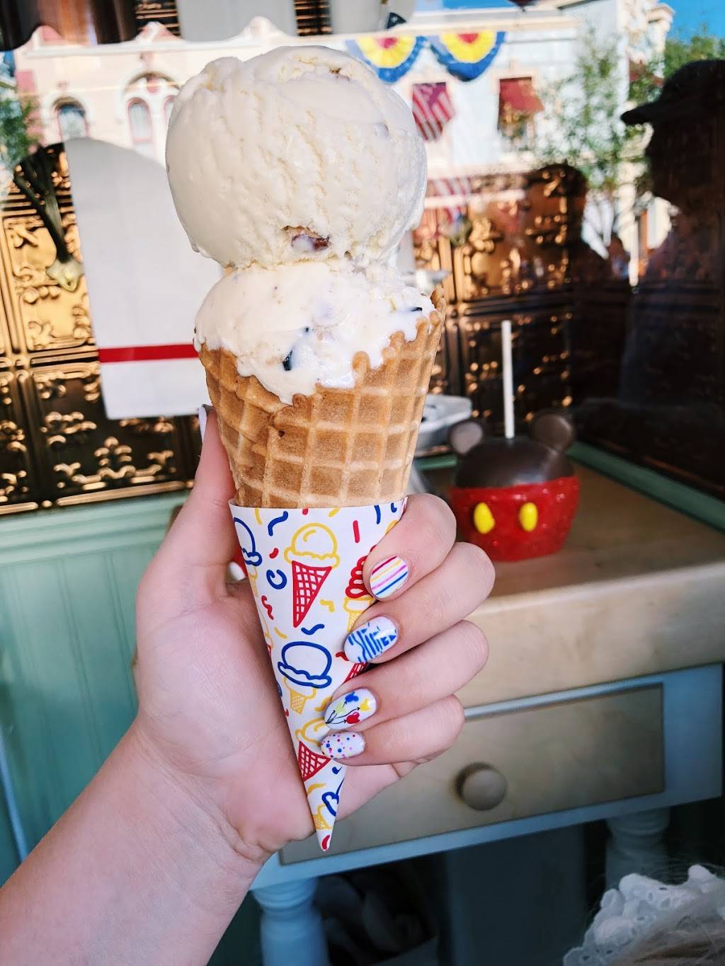 Gibson Girl Ice Cream Parlor | restaurant | Disneyland Park, Anaheim, CA 92802, USA | 7147813463 OR +1 714-781-3463