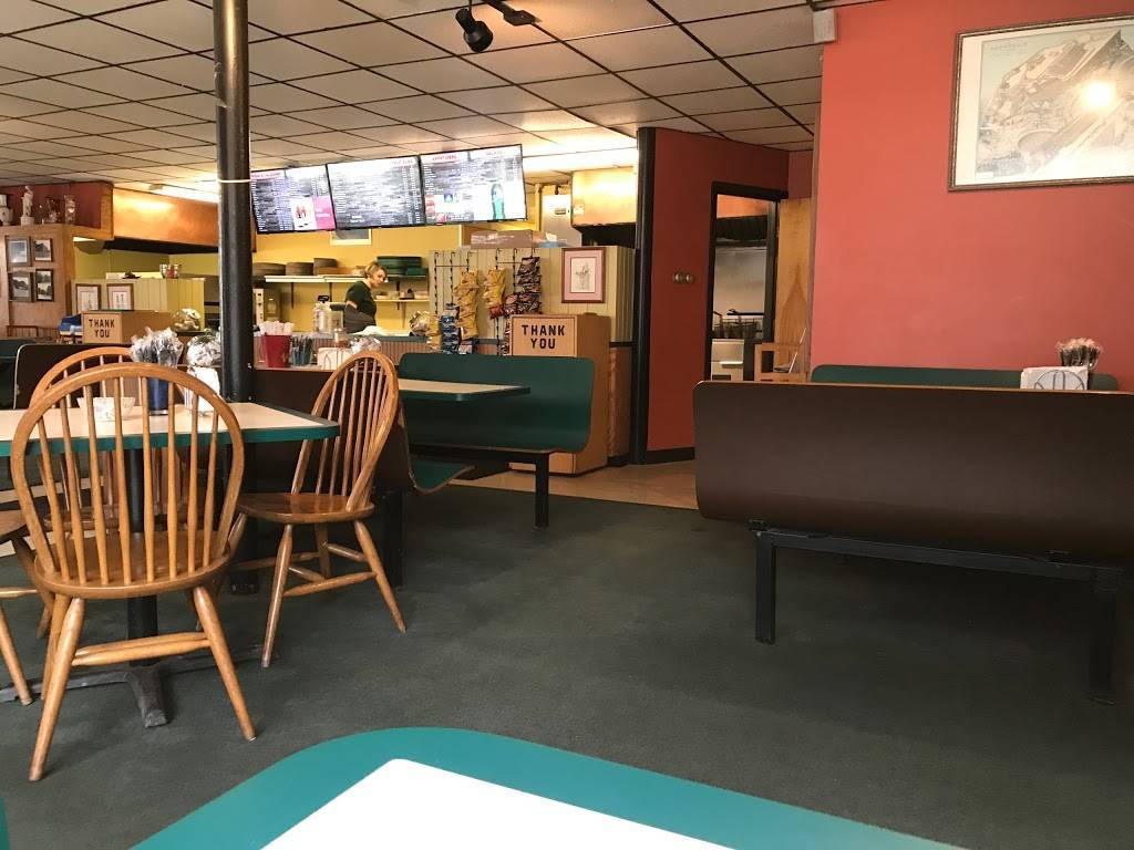 Springfield Village Pizza | restaurant | 40 Main St, Springfield, VT 05156, USA | 8028853355 OR +1 802-885-3355