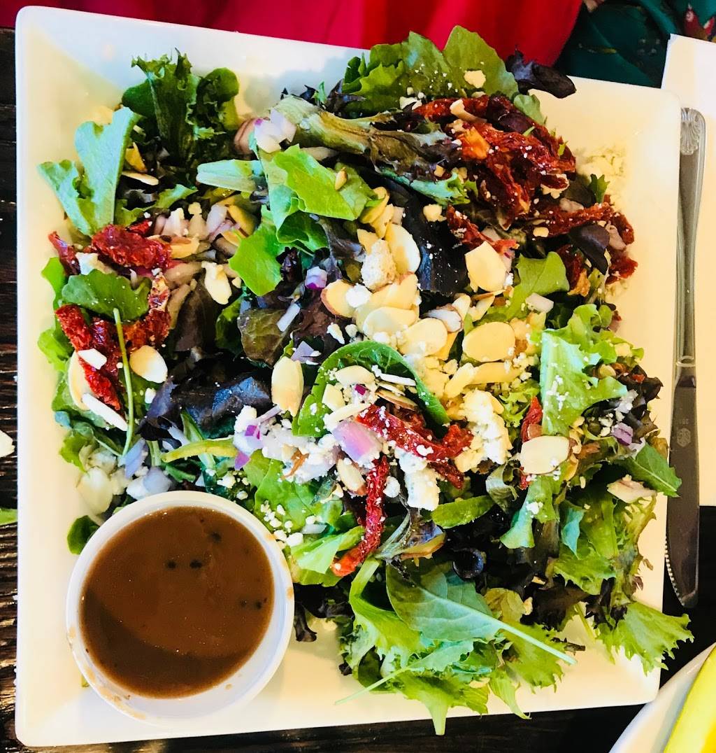 Skipper Restaurant and Chowder House | restaurant | 152 S Shore Dr, South Yarmouth, MA 02664, USA | 5083947406 OR +1 508-394-7406