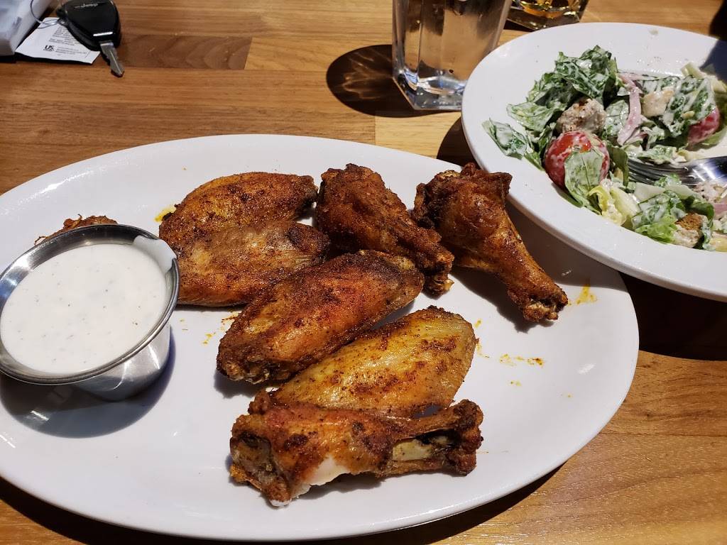 Fieldhouse Social | restaurant | 2525 University Commons Way, Knoxville, TN 37919, USA | 8655254481 OR +1 865-525-4481