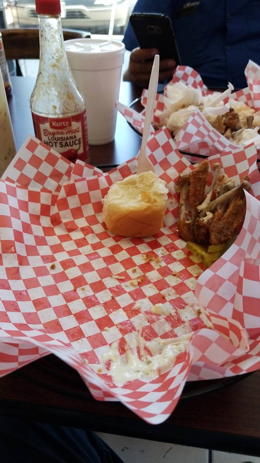 OOOWWWEEE Wangz N Catfish | restaurant | 3951 Sycamore School Rd #117, Fort Worth, TX 76133, USA | 8172947777 OR +1 817-294-7777