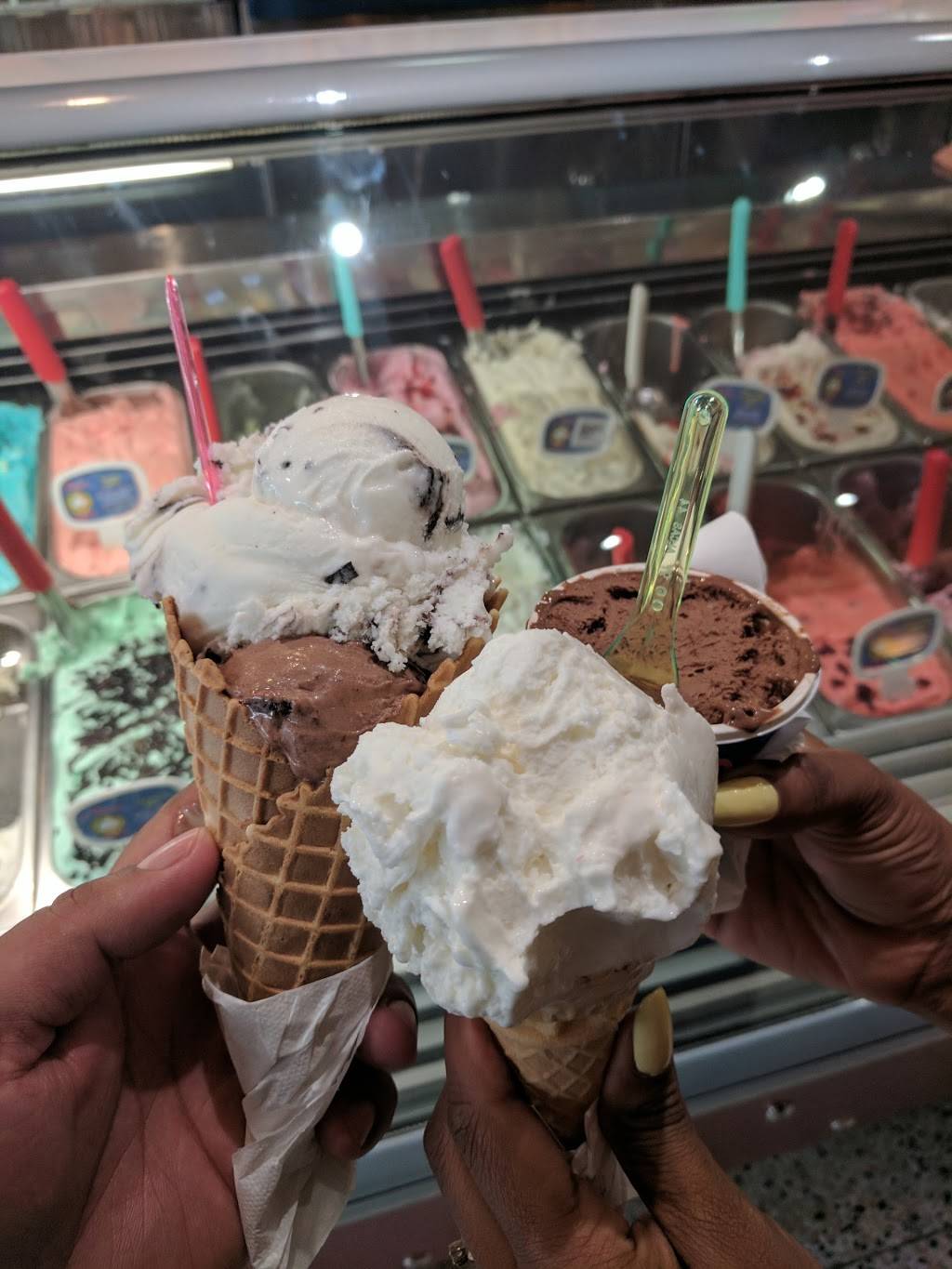 La Paloma Gelateria & Cafe | restaurant | 1357 St Clair Ave W, Toronto, ON M6E 1C5, Canada | 4166569900 OR +1 416-656-9900