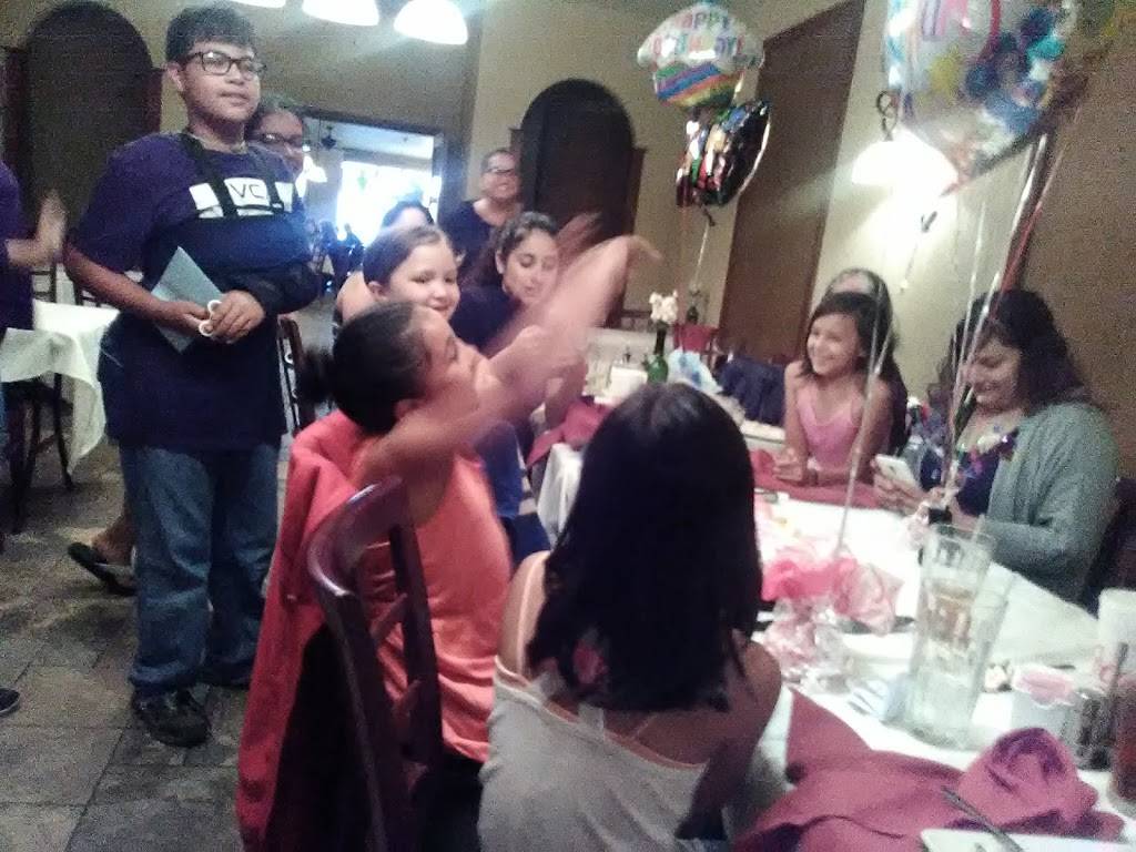 Rosas Italian Restaurant | restaurant | 949 W Henderson Ave, Porterville, CA 93257, USA | 5597816423 OR +1 559-781-6423